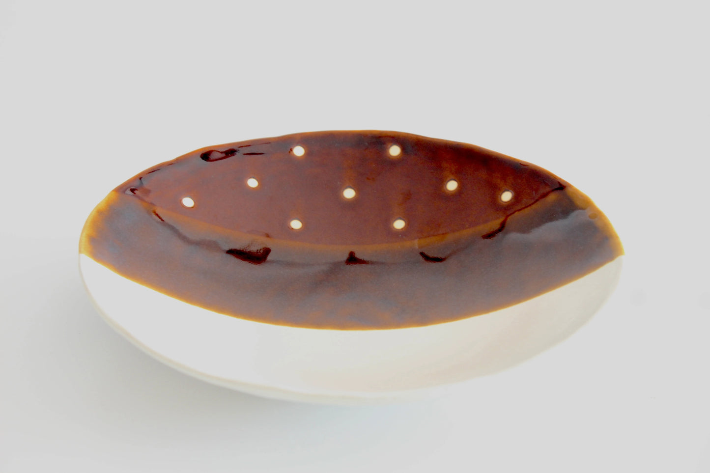 A two-tone ceramic curry plate with a warm gradient from white to chocolate brown, featuring a translucent glazed finish with delicate light speckles, set against a white background.