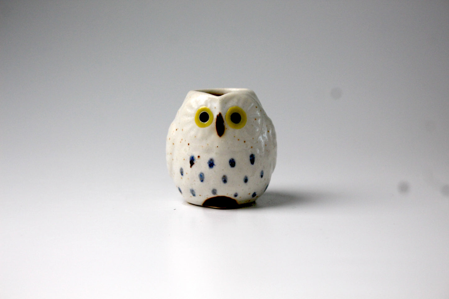 White owl milk pitcher with yellow eyes