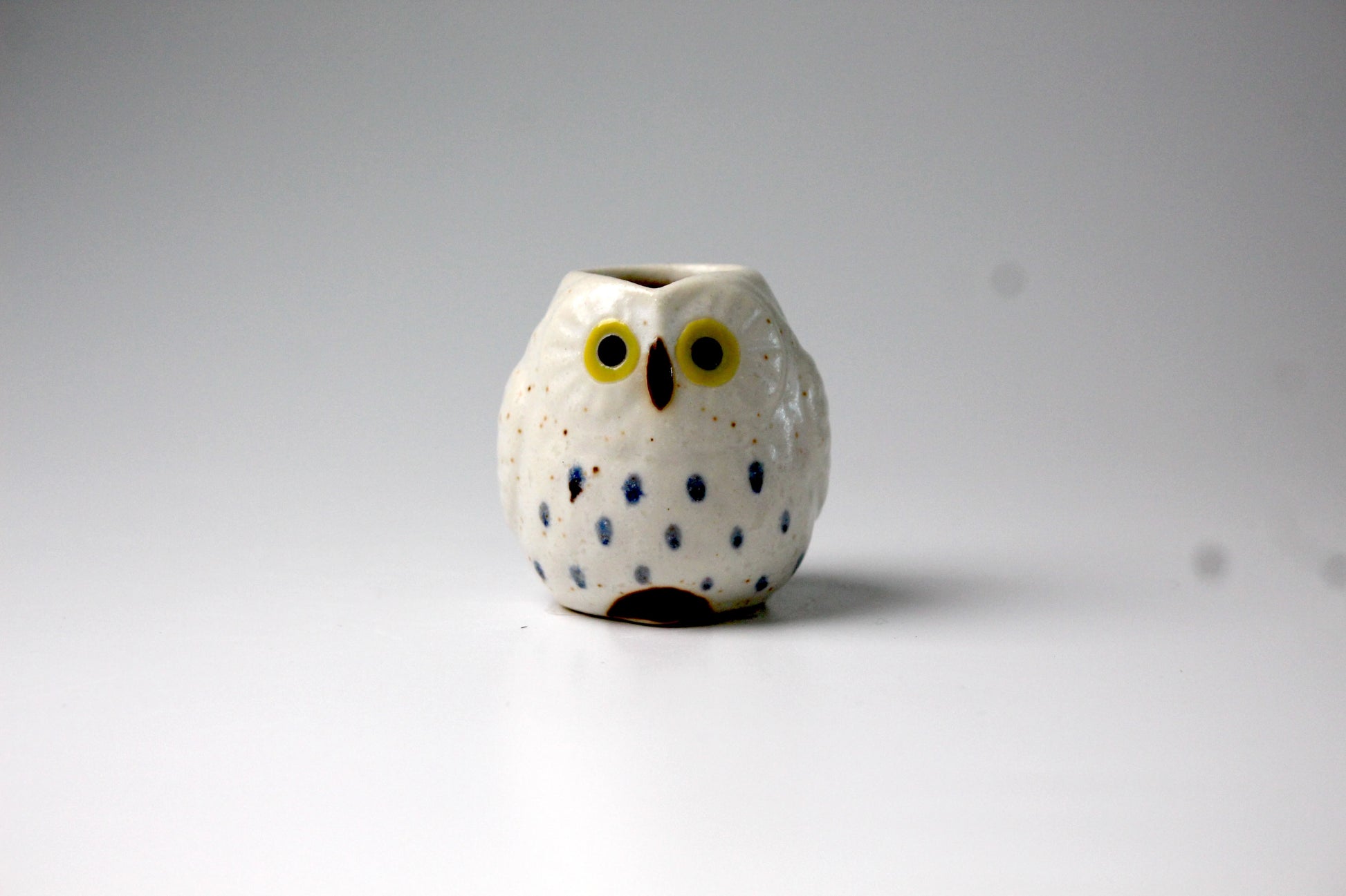 White owl milk pitcher with yellow eyes