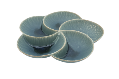 Isometric view of an irabo glazed, 5-section divided plate shaped like a flower petals.